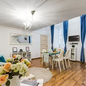 Beautiful At Basilica Apartment
