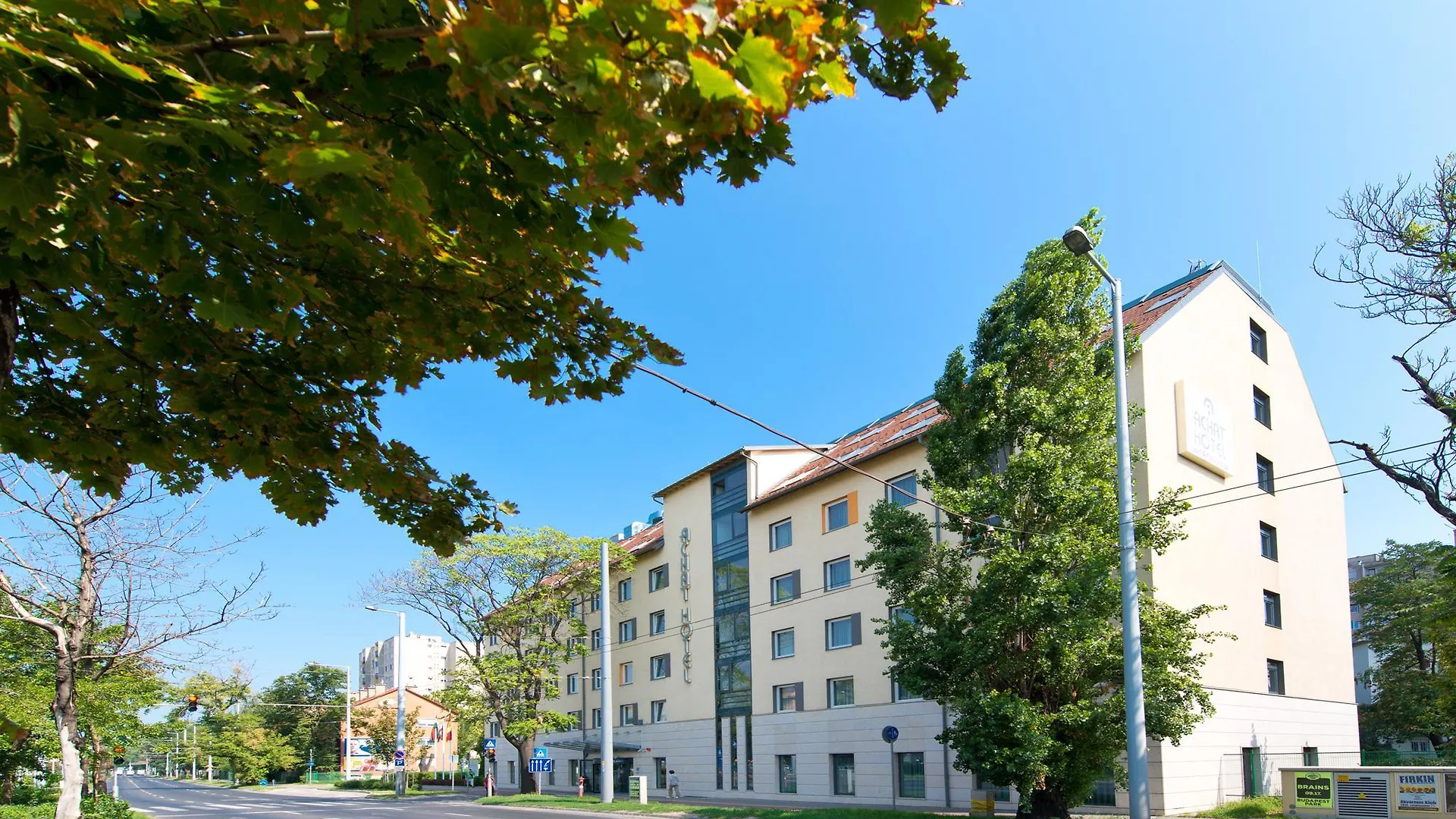 Achat Hotel Budapest 4*,